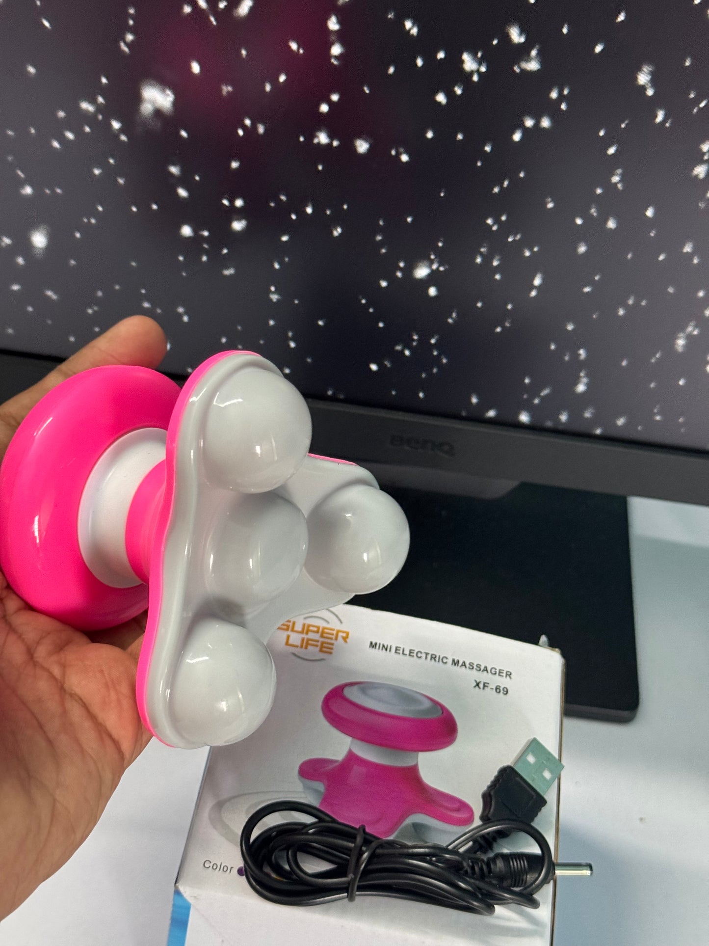 MINI ELECTRIC MASSAGER WITH CHARGER